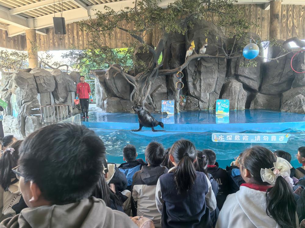 b0eec97f413d4328a86b5b98f36d075c.jpg b0eec97f413d4328a86b5b98f36d075c.jpg