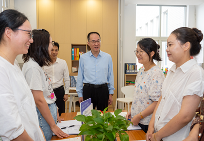 秋韵润桃李　慰问暖师心——张家港市委书记韩卫一行来校慰问